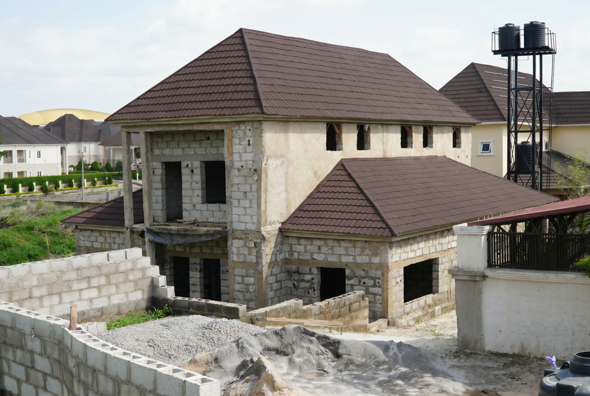 5 BEDROOM HOUSE CARCASS & BQ 1000SQM RIVER PARK