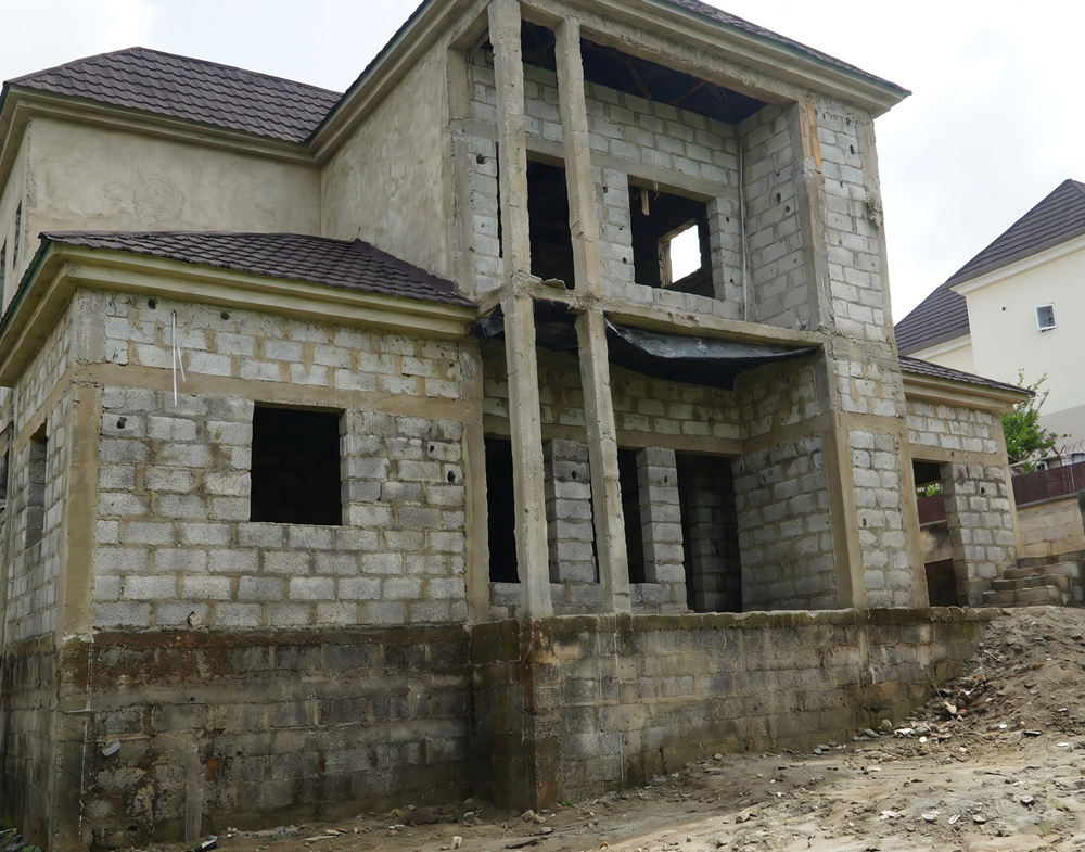 5 BEDROOM HOUSE CARCASS & BQ 1000SQM RIVER PARK