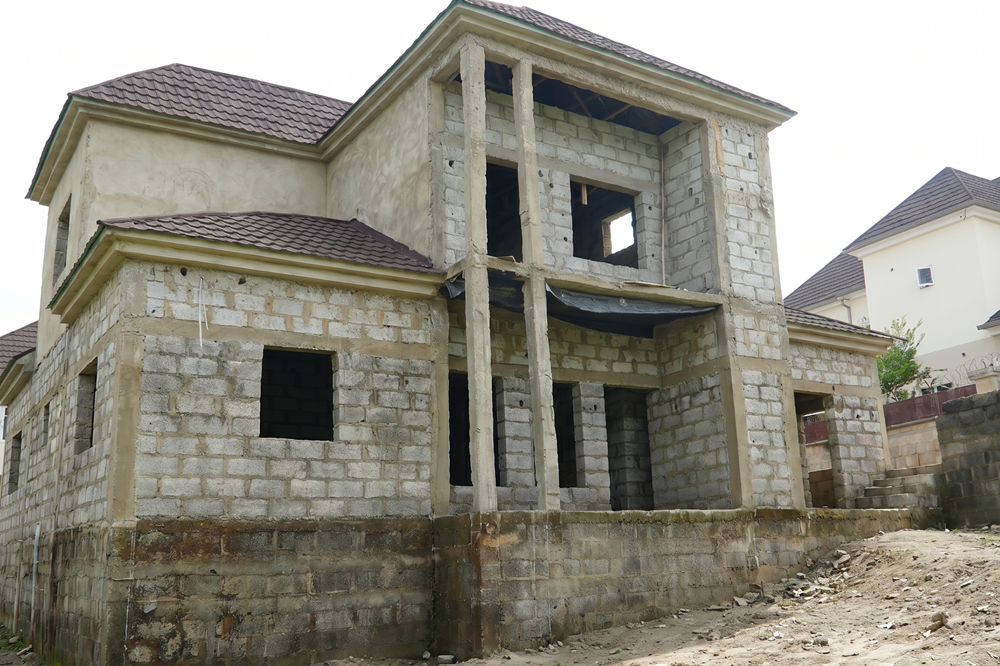 5 BEDROOM HOUSE CARCASS & BQ 1000SQM RIVER PARK