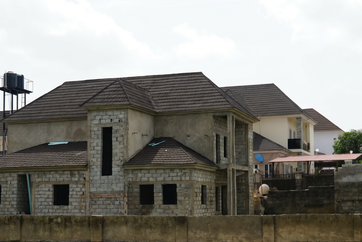 5 BEDROOM HOUSE CARCASS & BQ 1000SQM RIVER PARK