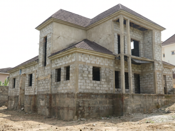 5 BEDROOM HOUSE CARCASS & BQ 1000SQM RIVER PARK
